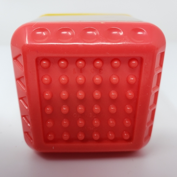 Fisher Price Peek a Boo Blocks Educational Sensory Blocks Pig Piggy Toy - Picture 8 of 15